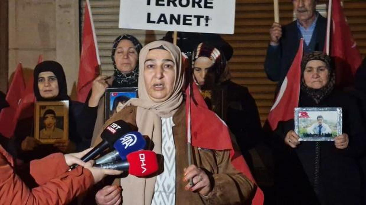 Ka&ccedil;ırılan evlatları i&ccedil;in m&uuml;cadele eden aileler, HDP İl Başkanlığı gece n&ouml;betine başladı