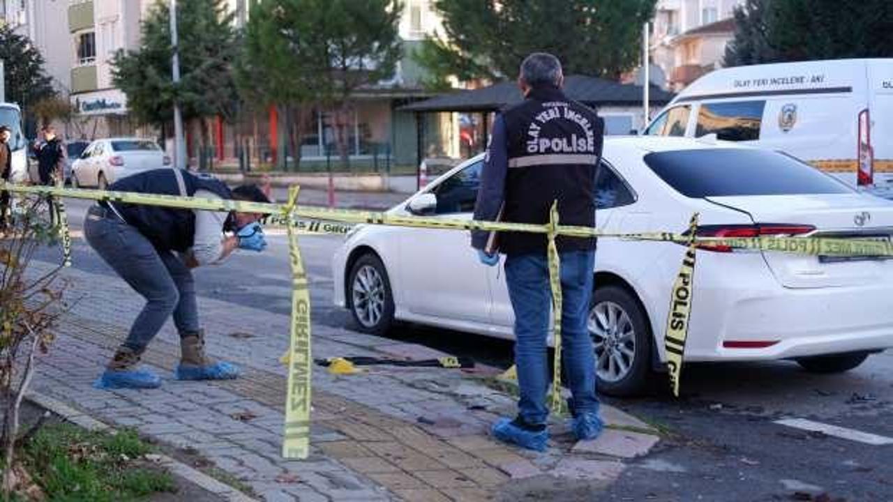 Lise &ouml;ğrencisi okul &ccedil;ıkışı bı&ccedil;aklandı! Kanlar i&ccedil;inde yere yığıldı