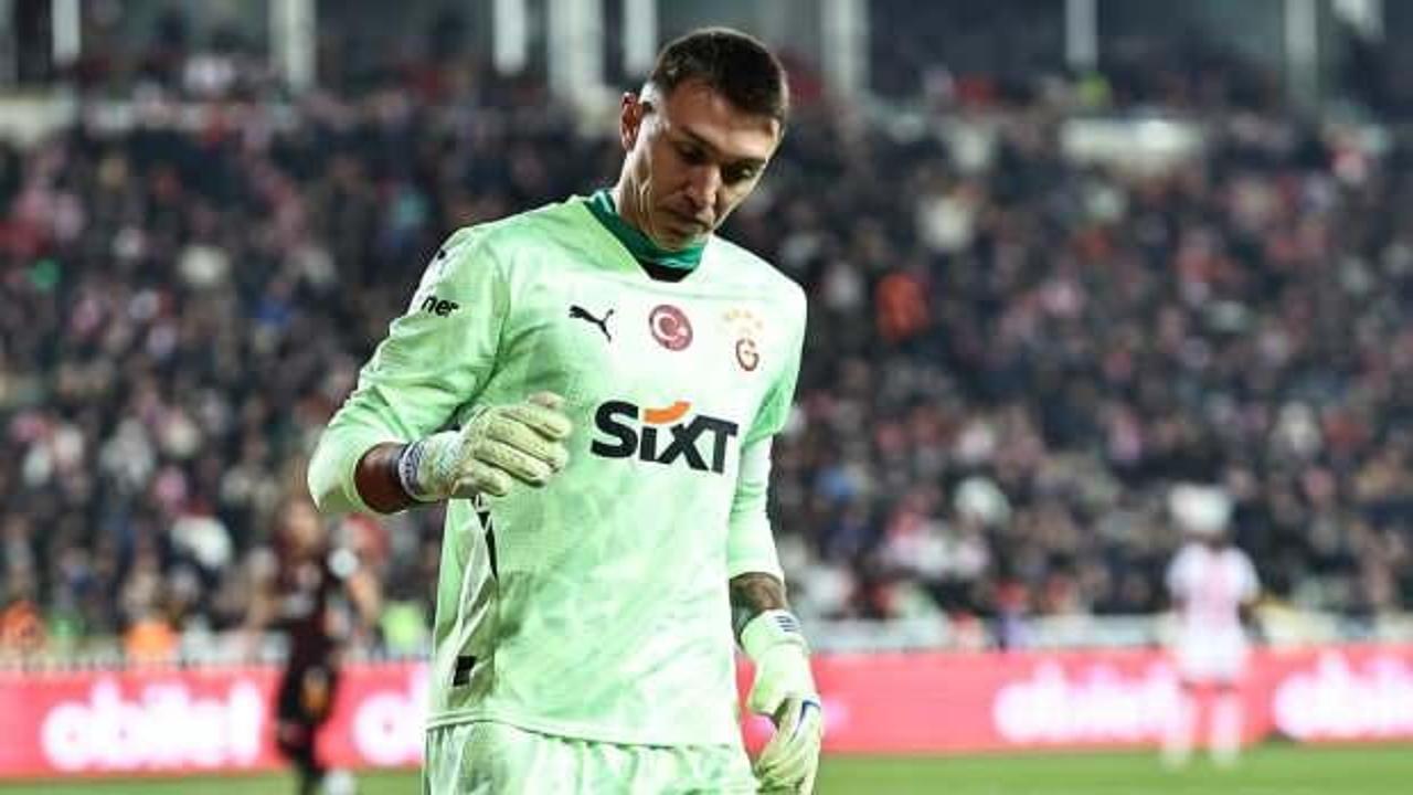 Okan Buruk kaleci transferi için tarih verdi