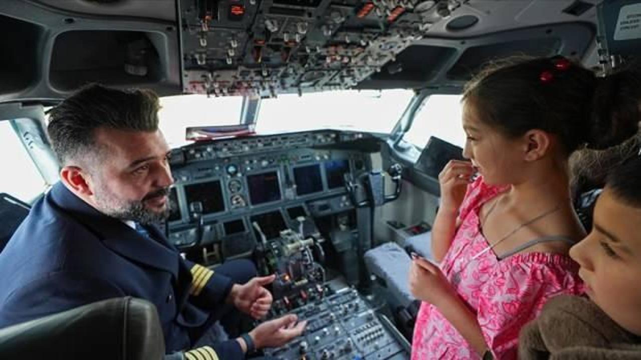 Pilot olmak isteyen 10 yaşındaki Yağmur Su, Ajet ile ilk u&ccedil;uş heyecanını yaşadı