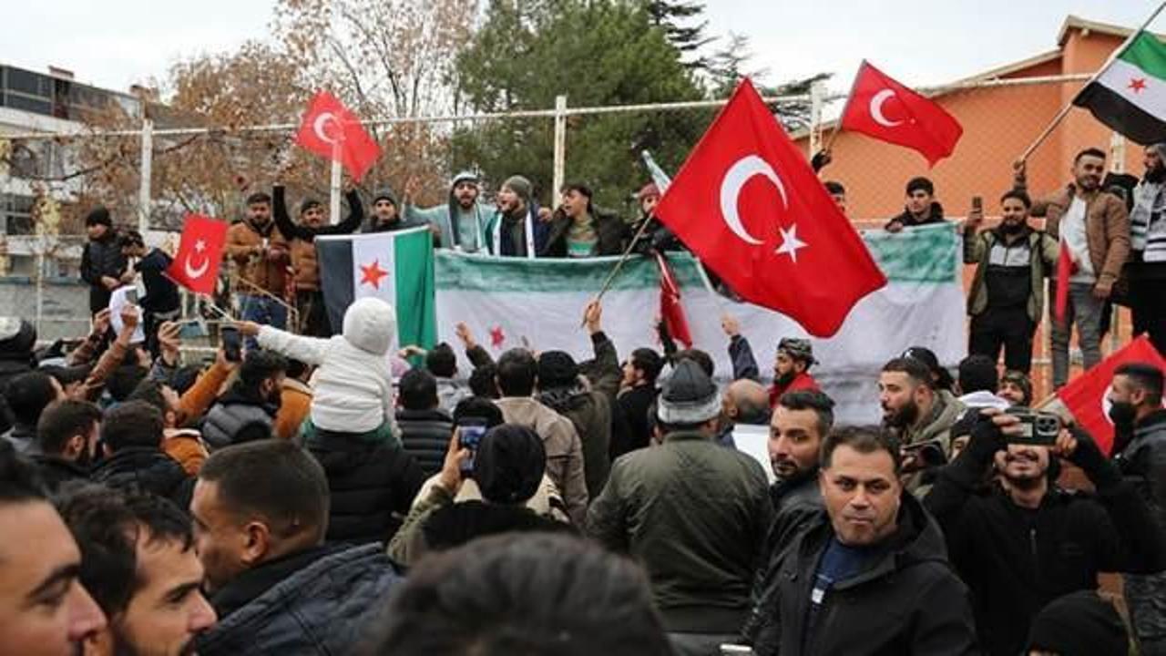 Son dakika: Esed devrildi, ka&ccedil; Suriyeli &uuml;lkesine d&ouml;nd&uuml;? Bakan Yerlikaya a&ccedil;ıkladı...