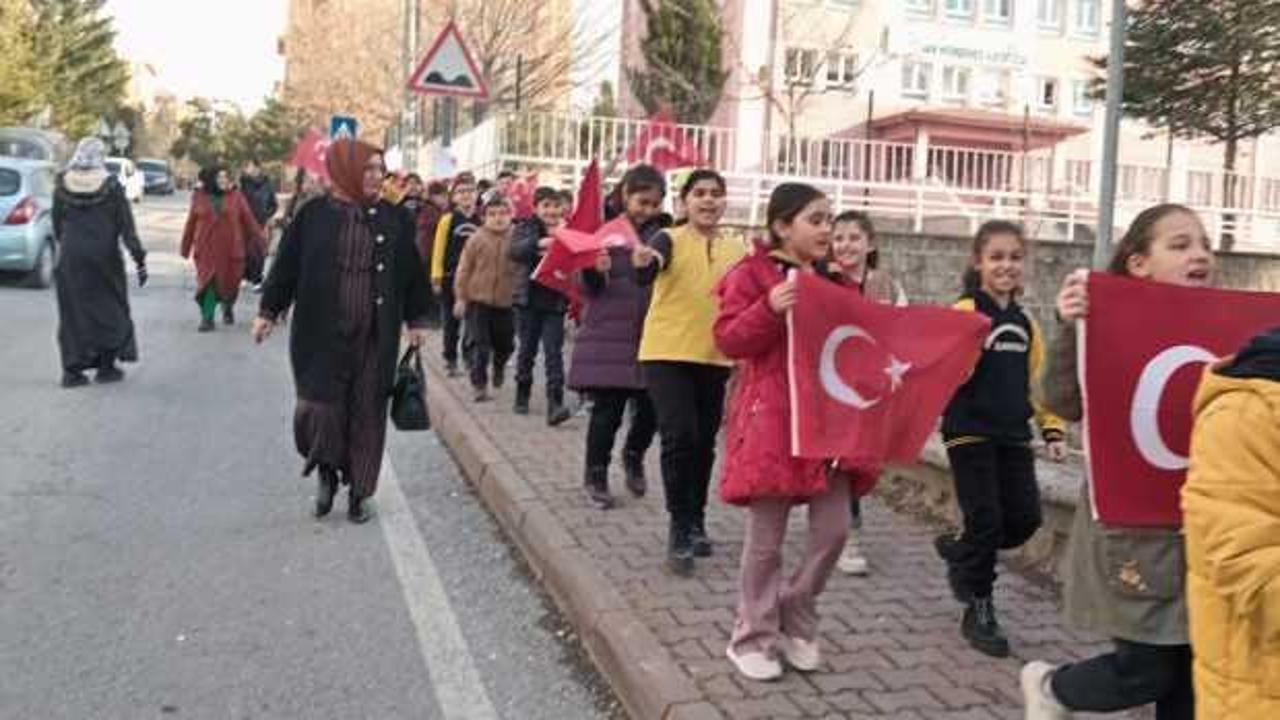 Yüreği güzel çocuklar! Şehit Baydilli'nin babaevini ziyaret ettiler