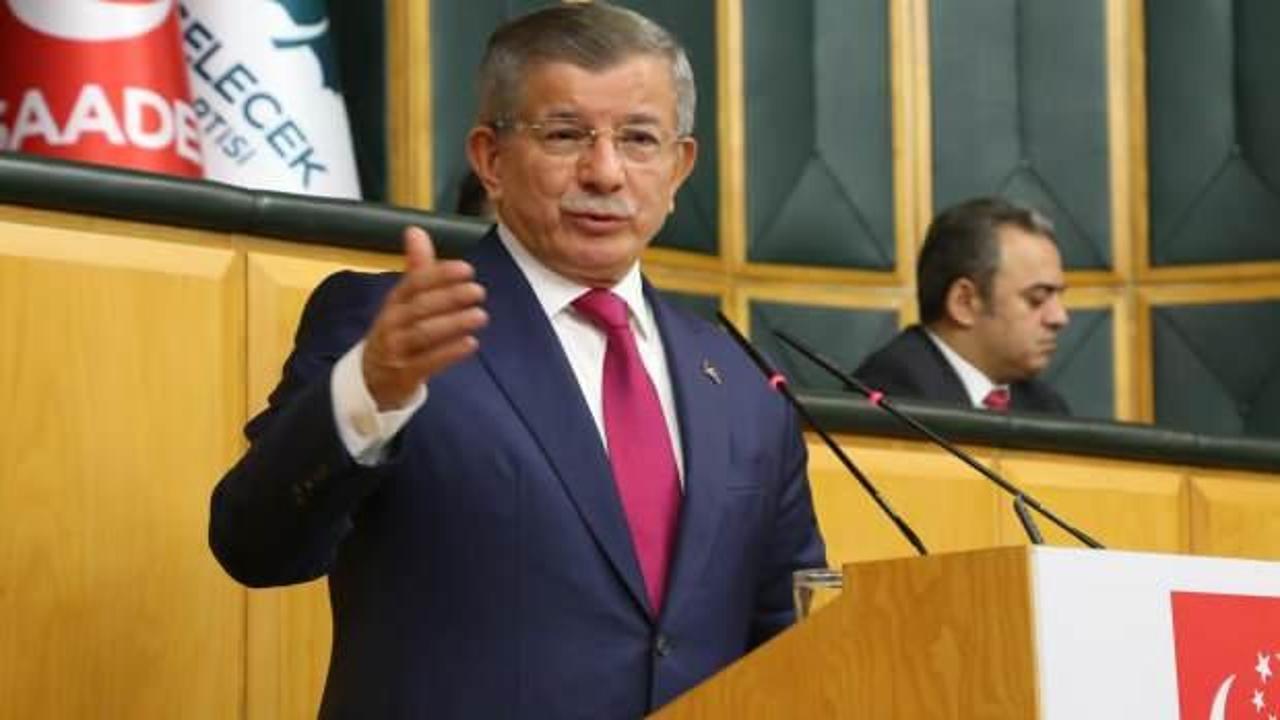 Ahmet Davutoğlu'ndan h&uuml;k&uuml;mete 'Suriye' tebriği!