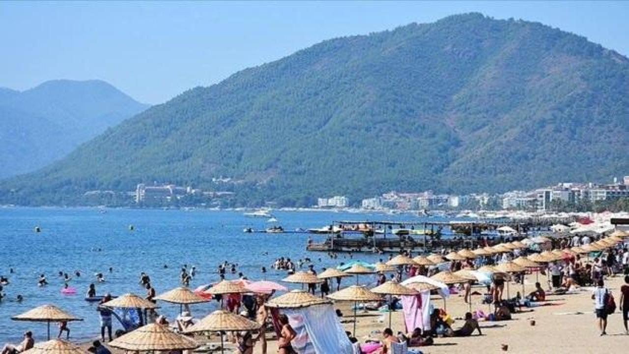 Antalya, n&uuml;fusunun 7 katından fazla turist ağırladı