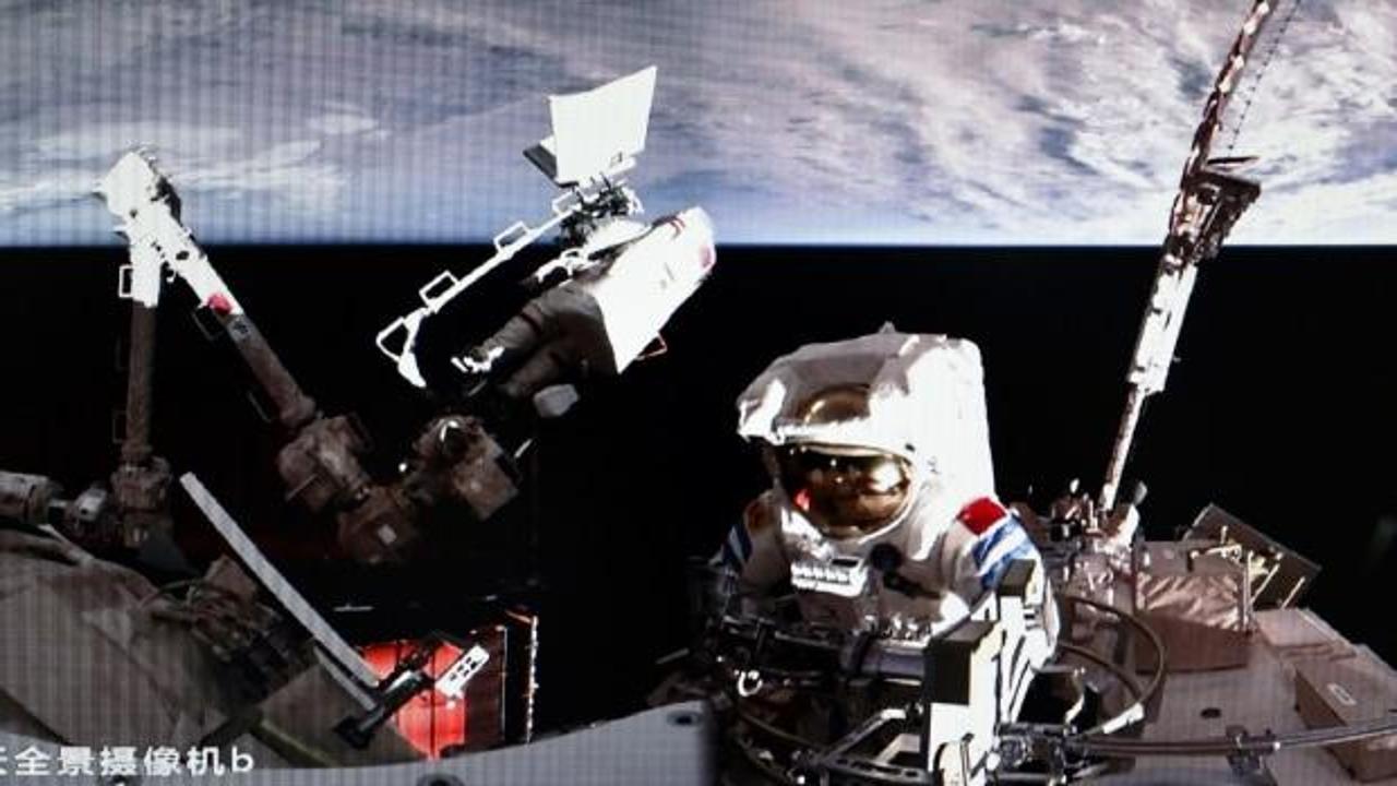 Çin'li astronotlardan yeni rekor! Uzay'da hareketli dakikalar...