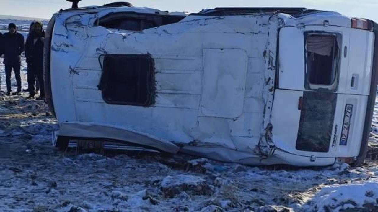 Diyarbakır'da korkutan kaza: 11 &ouml;ğretmen yaralandı!