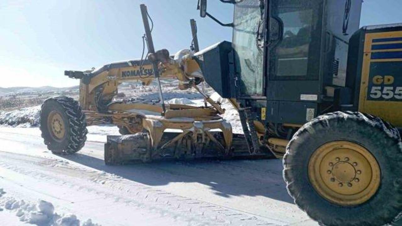 Elazığ’da kar yağışı nedeniyle 27 köy yolu ulaşıma kapandı