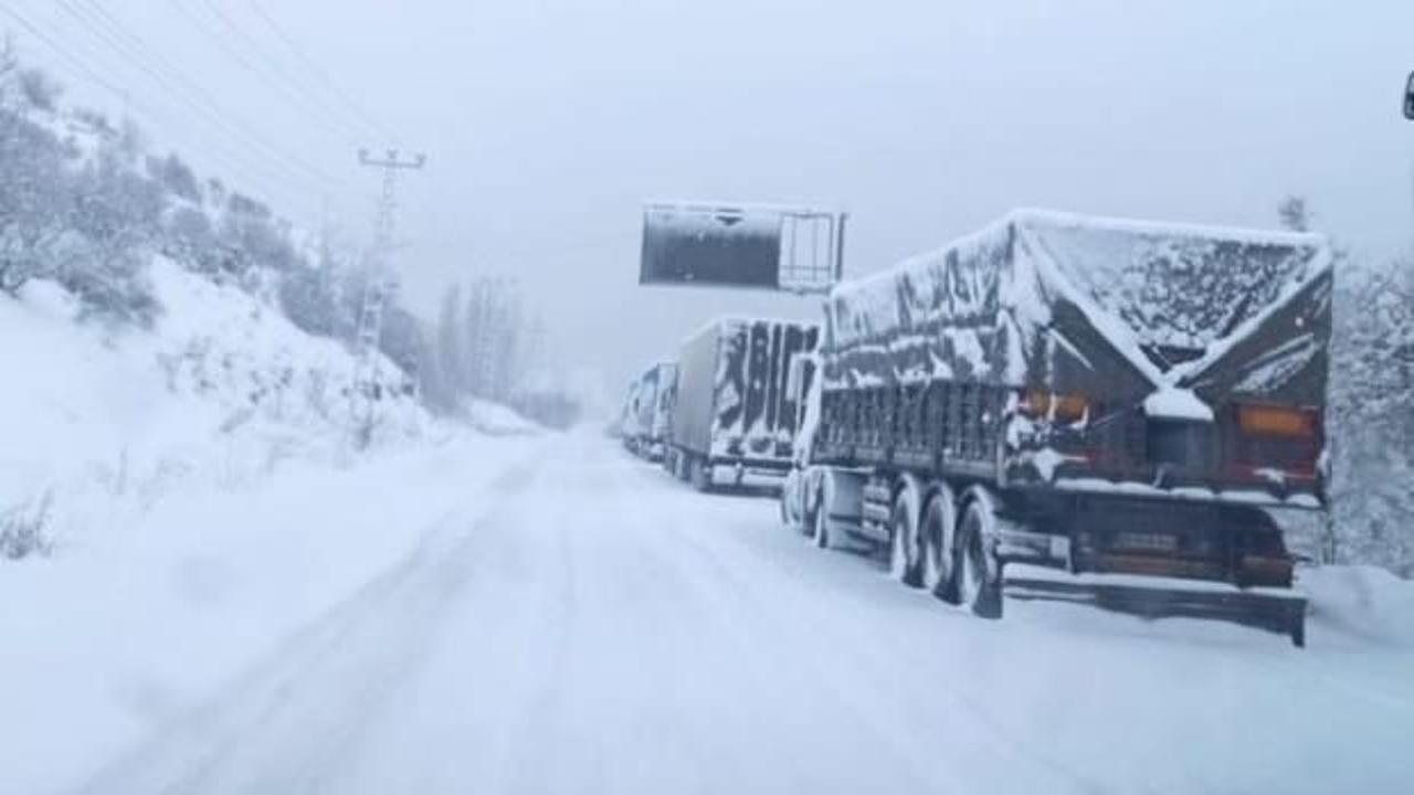 G&uuml;rcistan sınırında tipi! İl&ccedil;ede okullar tatil edildi!
