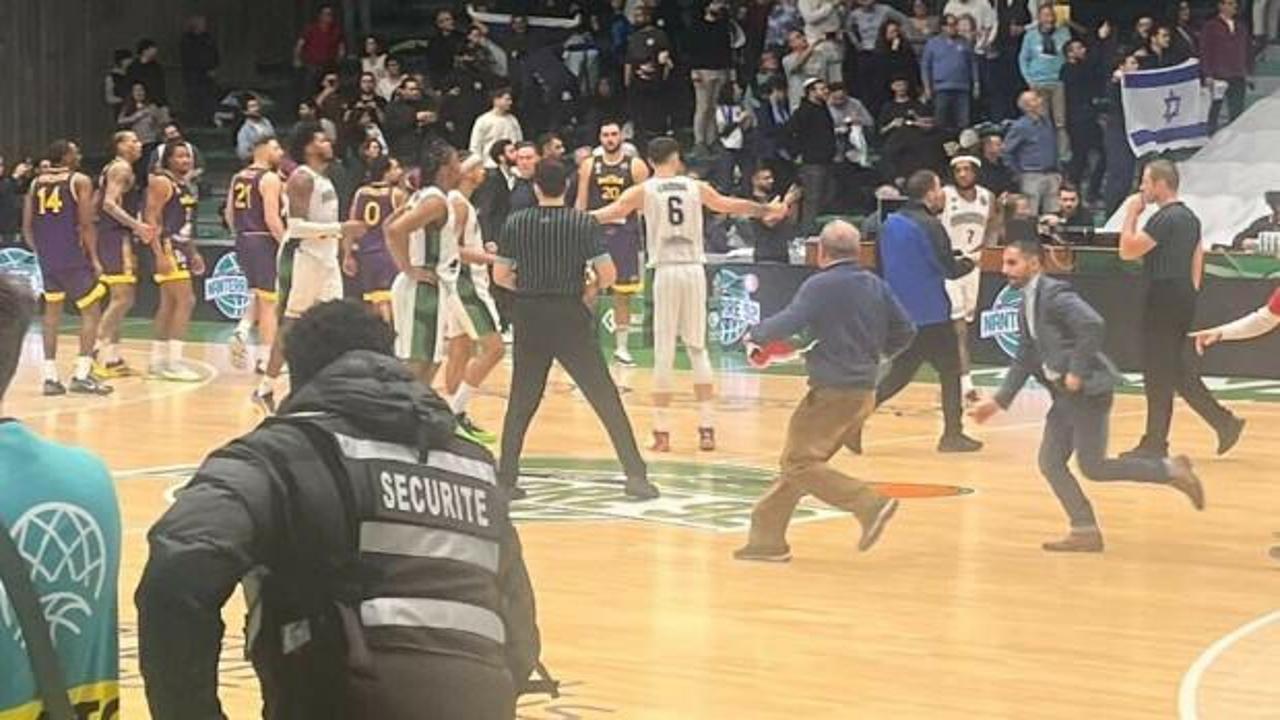 İsrailliler, Filistin bayraklı genci darbetti!