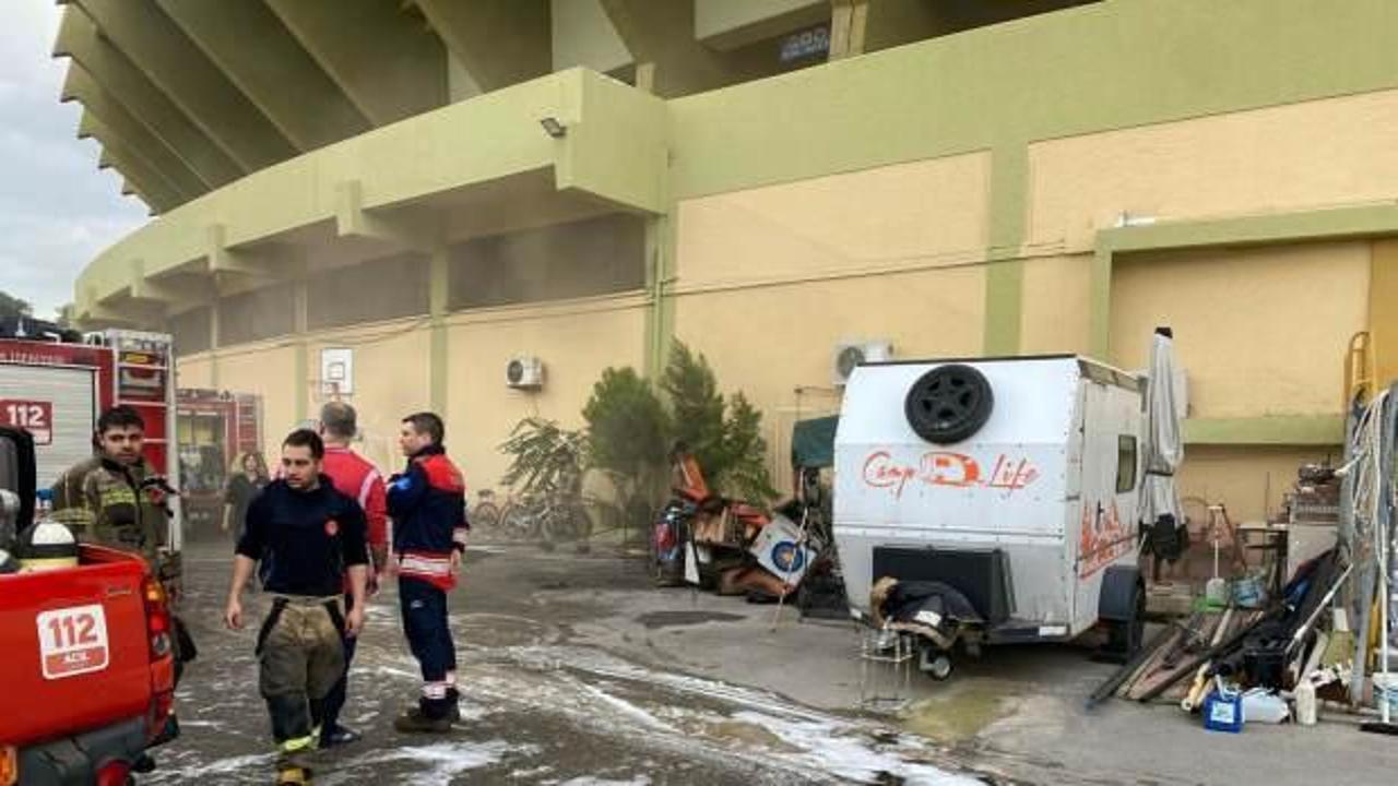 İzmir Atat&uuml;rk Stadyumu'nun altındaki salonda korkutan yangın