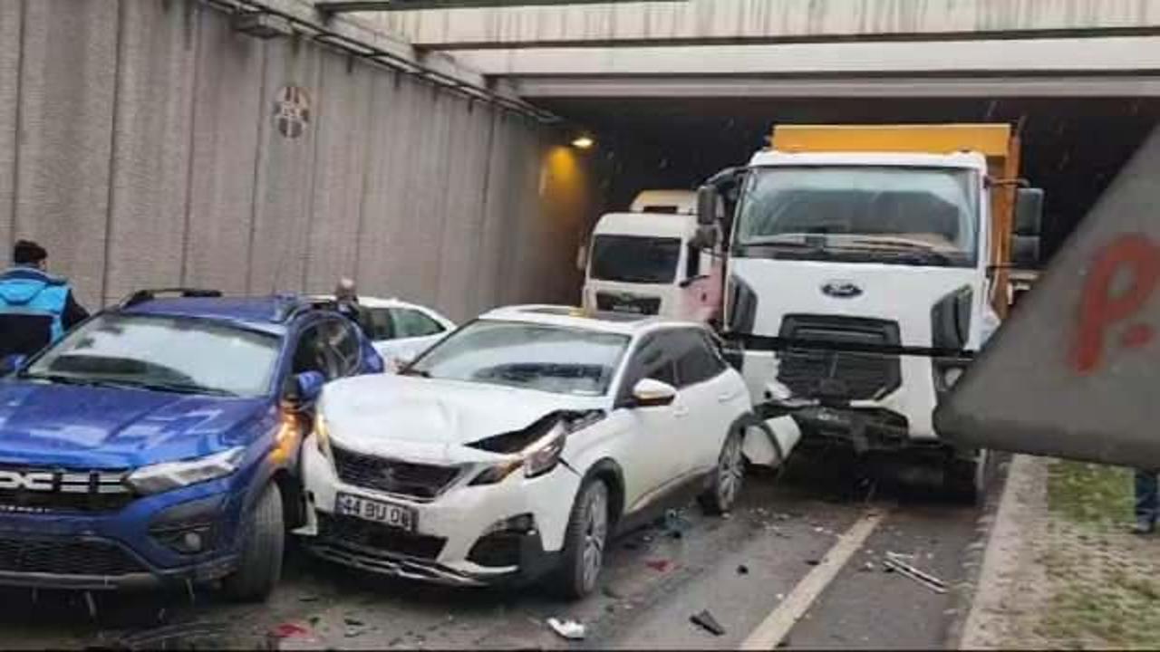 Malatya'da zincirleme kaza! Ara&ccedil;lar birbirine daldı