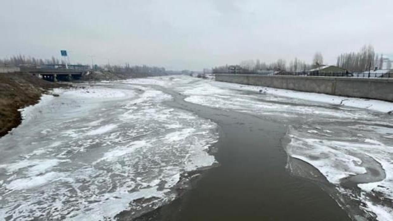 Murat Nehri buz tuttu