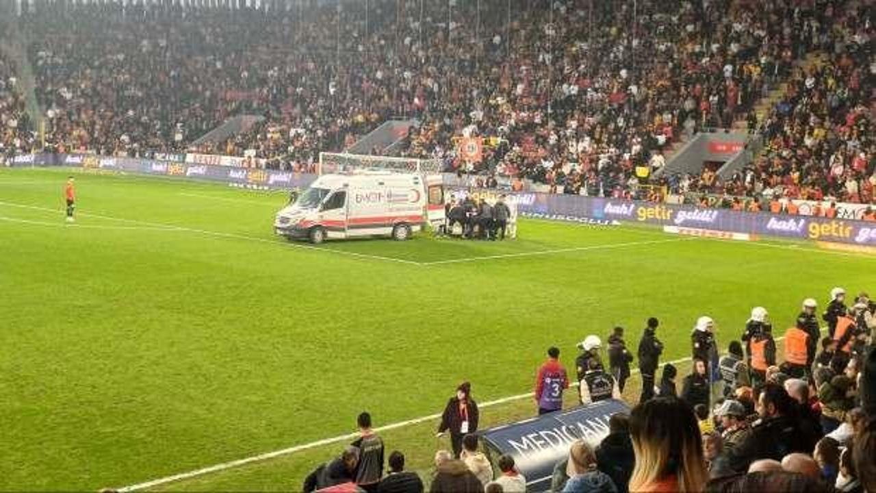 Süper Lig maçında talihsiz olay! Ambulansla hastaneye kaldırıldı