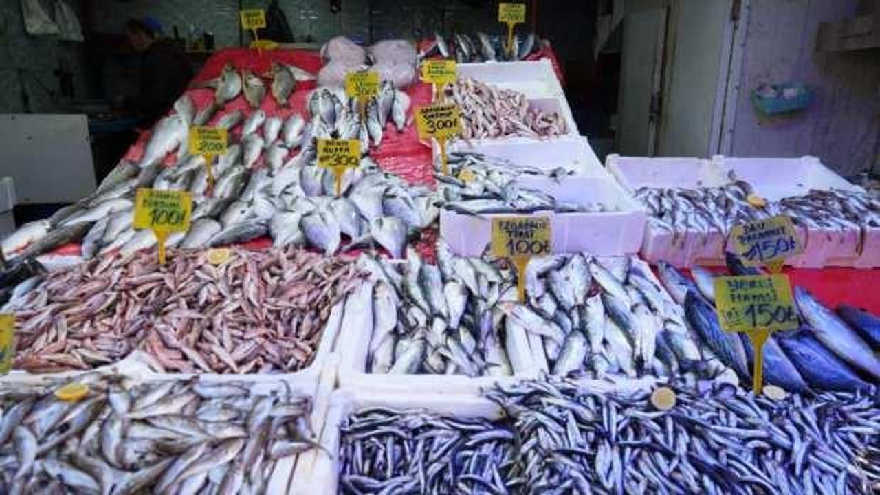 Tezgahın g&ouml;zdesi hamsinin kilosu 150 TL!