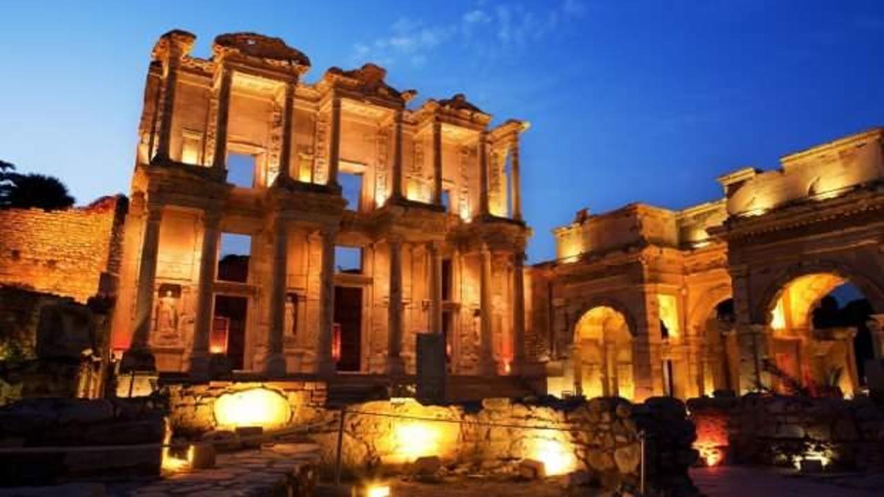 Yıldızlar altında tarihi bir yolculuk: Efes Antik Kenti