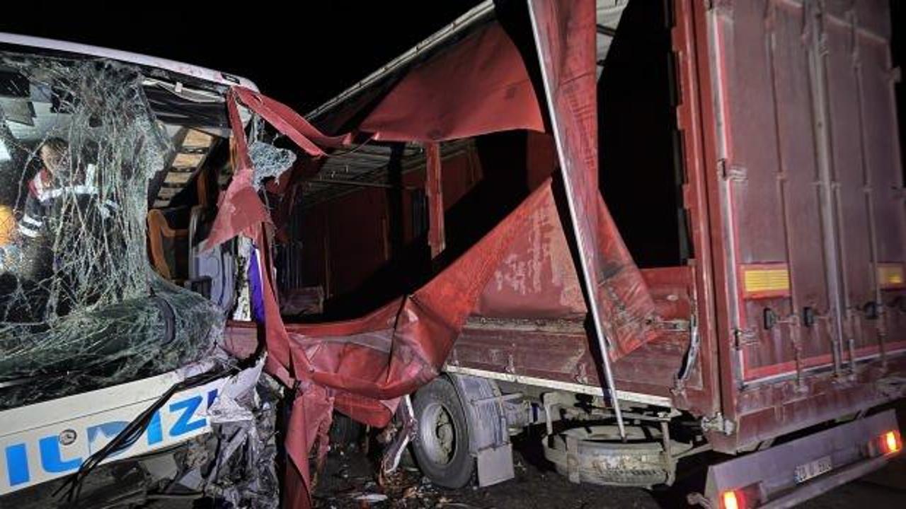 Afyonkarahisar&rsquo;da feci kaza! &Ccedil;ok sayıda yaralı!