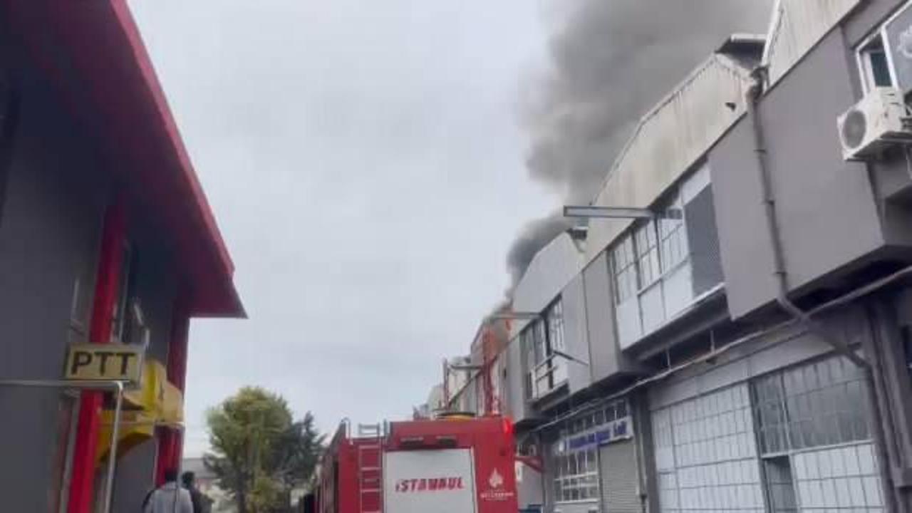 Bah&ccedil;elievler'de korkutan yangın: &Ccedil;ok sayıda ekip b&ouml;lgede!