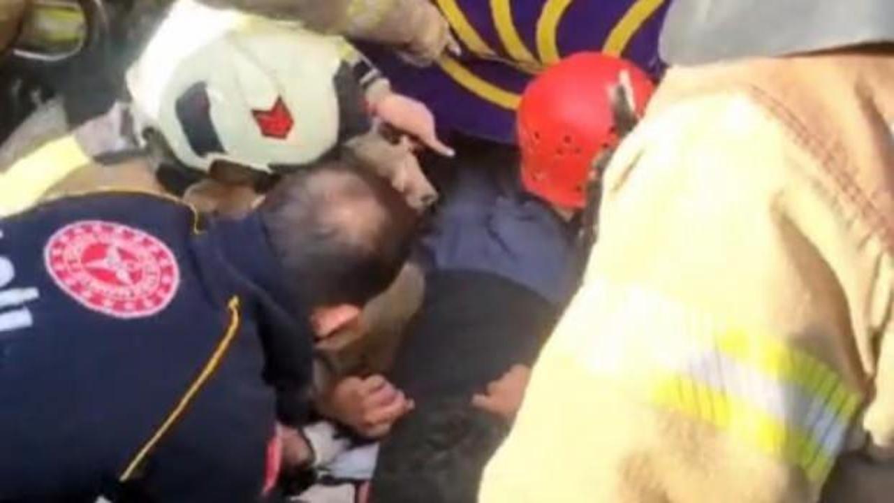 Beyoğlu'nda 1 kişi tramvayın altında kaldı