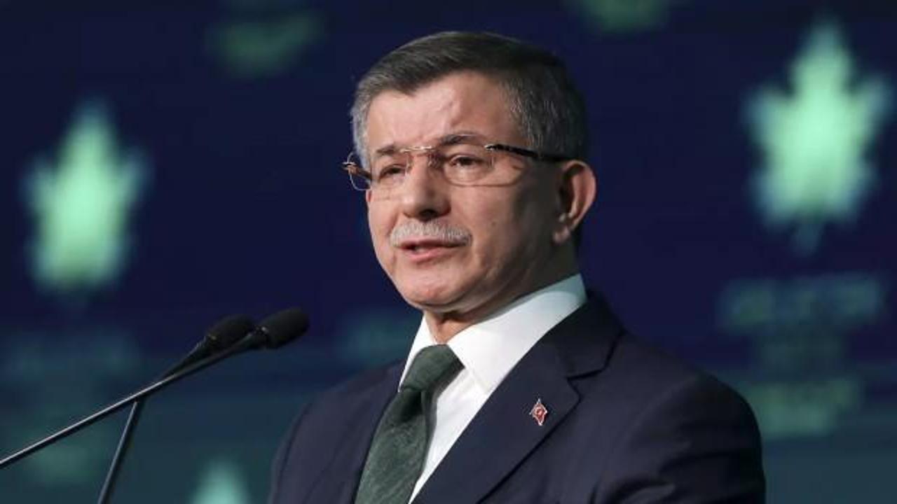 Davutoğlu'ndan AK Parti i&ccedil;in a&ccedil;ık mesaj: Ben varım!