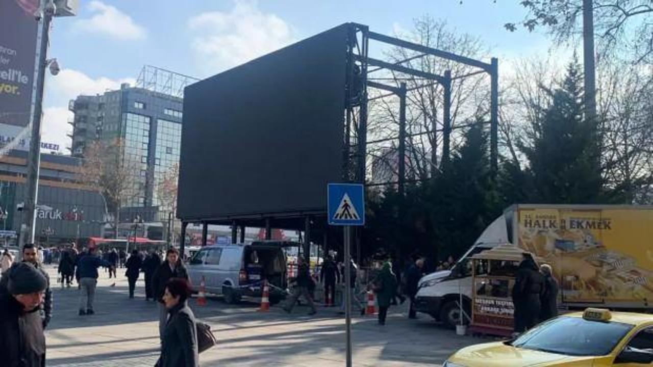 Tarihi alana reklam panosu yargıya taşındı