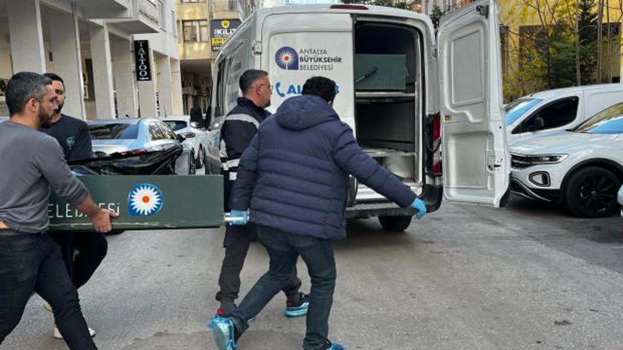 Antalya'da ş&uuml;pheli &ouml;l&uuml;m: Kızı ve erkek arkadaşı tutuklandı