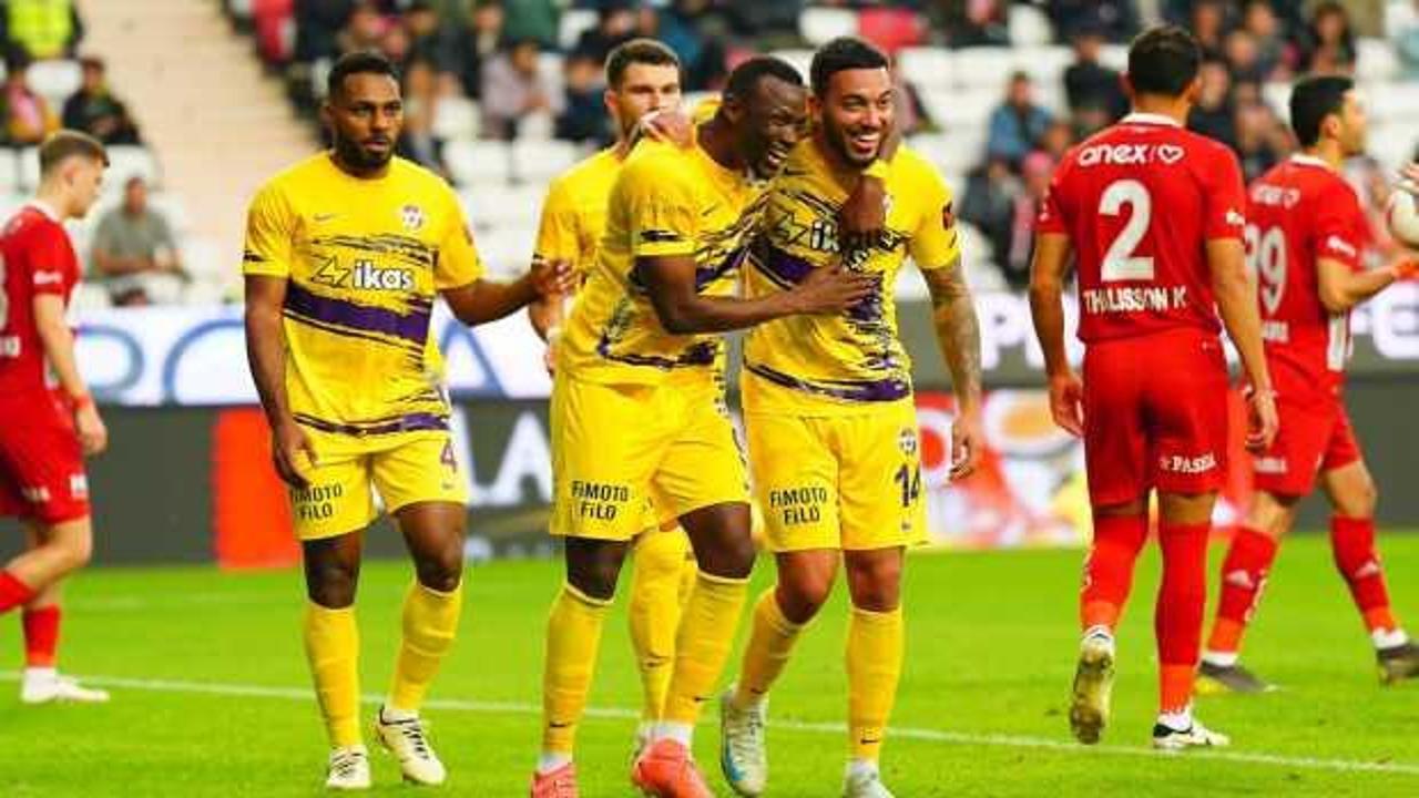 Ey&uuml;pspor farka koştu! Deplasmanda gol yağmuru