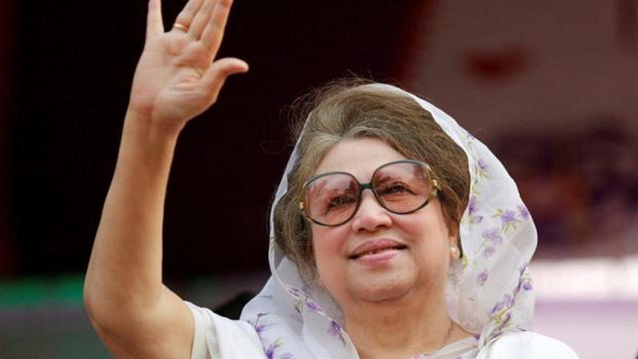 Bangladeş'in ilk kadın başbakanı hayatını kaybetti