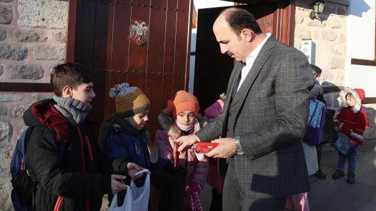 Baştan Altay, &ccedil;ocukların şivlilik coşkusuna ortak oldu