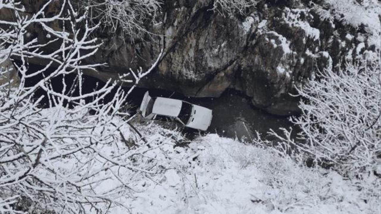 Diyarbakır'da otomobil köprüden çaya düştü: 4 yaralı