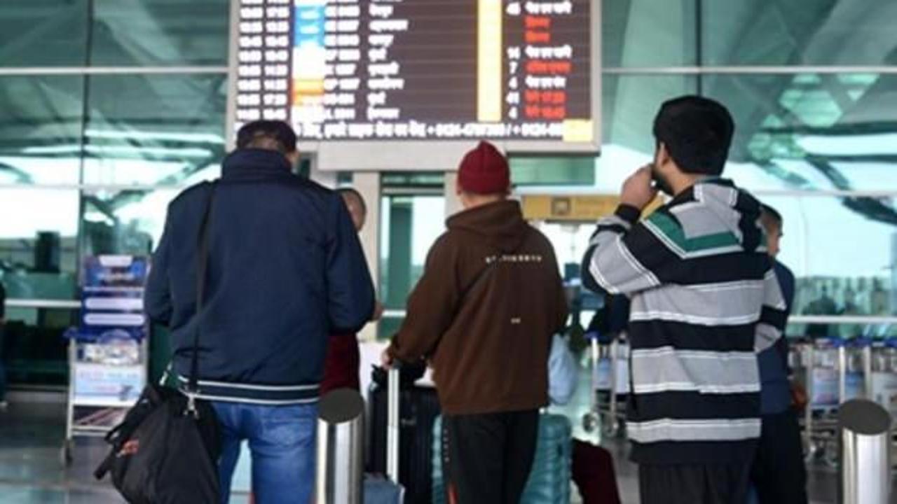 Hindistan'da kirli hava ulaşımı felç etti! 148 iptal, 150 rötar!