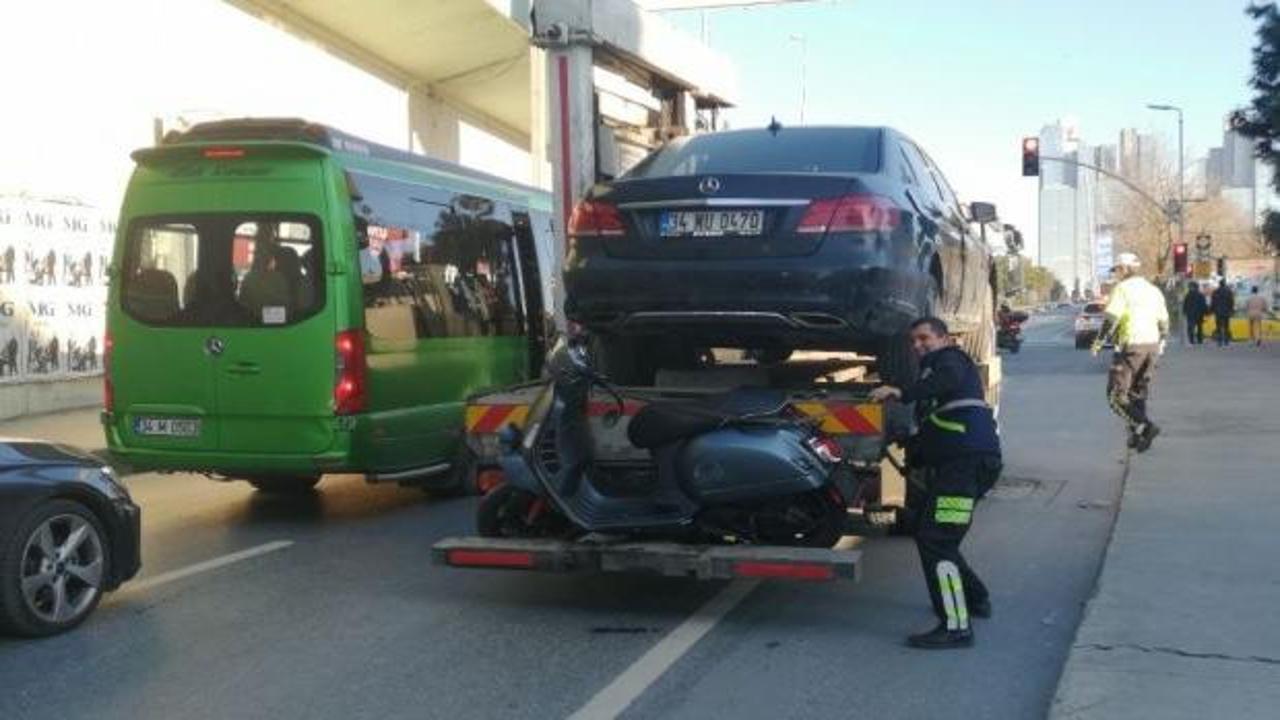 Şişli'de motosiklet s&uuml;r&uuml;c&uuml;s&uuml; otomobilin altında kaldı