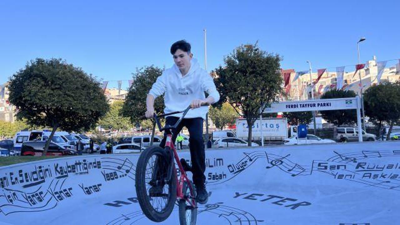 Bah&ccedil;elievler&rsquo;de Ferdi Tayfur Parkı a&ccedil;ıldı