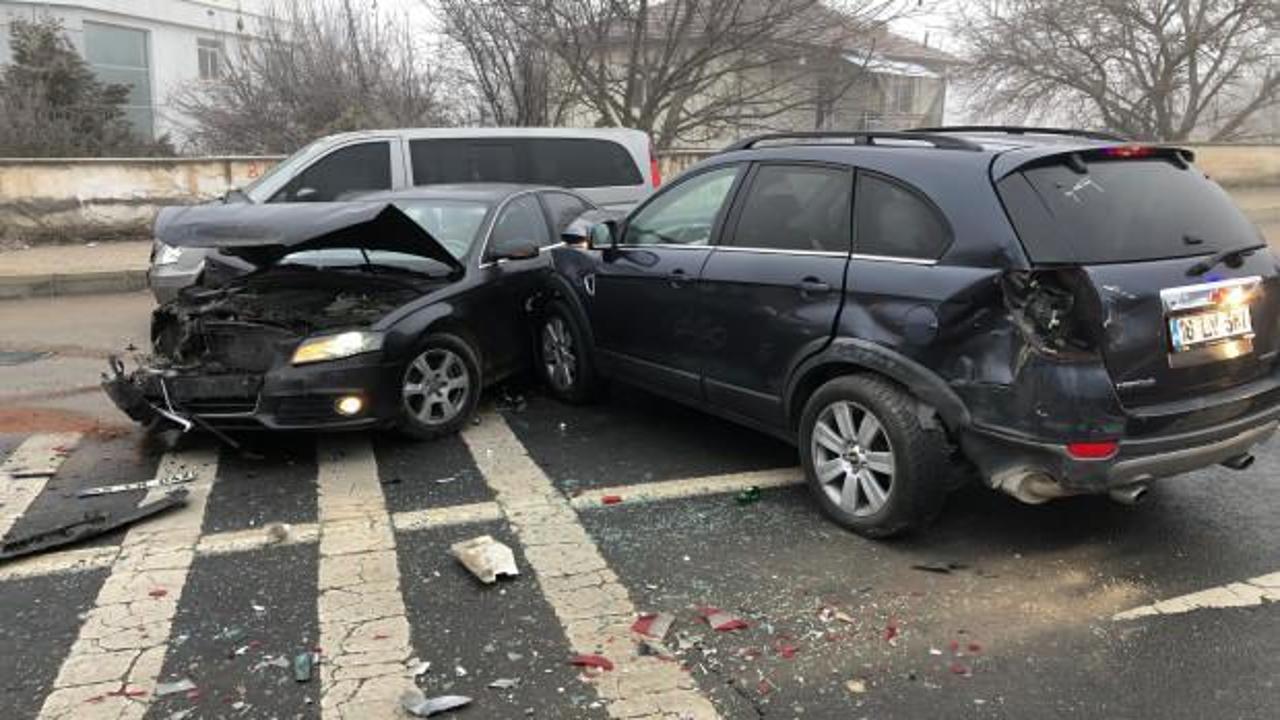 Elazığ'da peş peşe zincirleme kazalar! &Ccedil;ok sayıda yaralı var