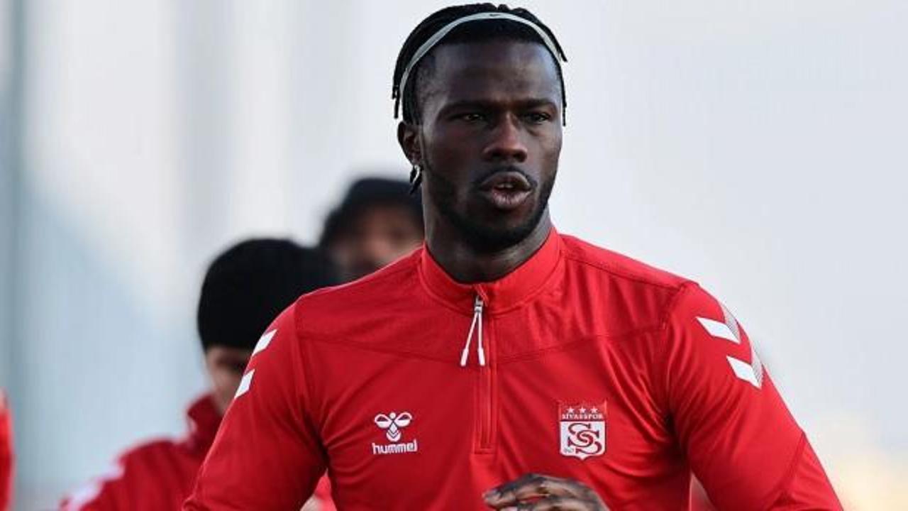 Sivasspor yıldız futbolcunun s&ouml;zleşmesini feshetti