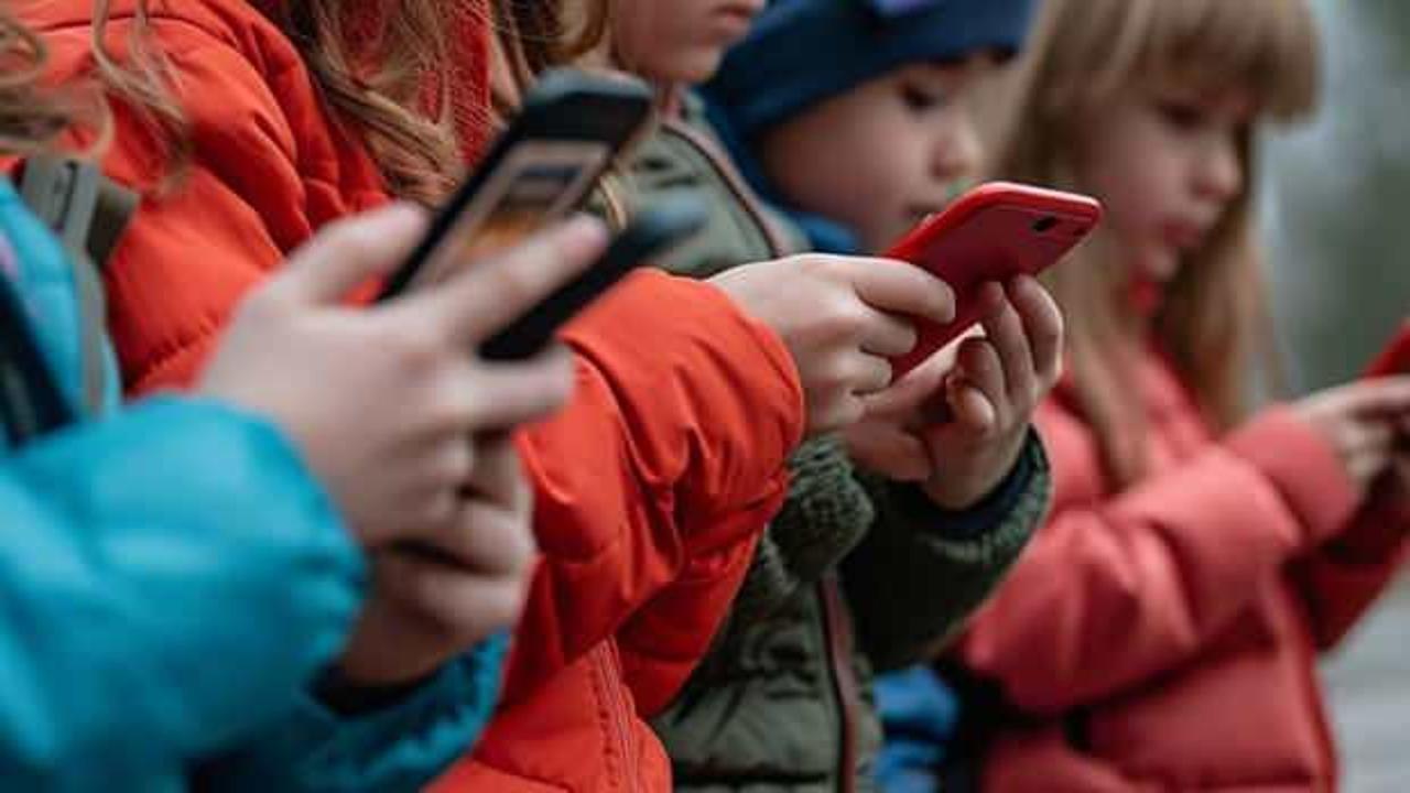 Sosyal medyaya kritik d&uuml;zenleme! AK Parti'den son dakika a&ccedil;ıklama