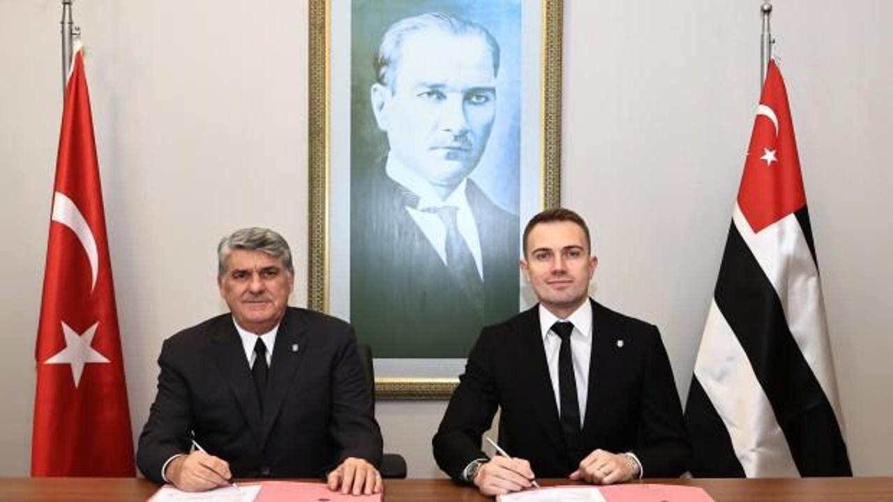 Beşiktaş, Mert G&uuml;nok'un s&ouml;zleşmesinin uzatıldığını a&ccedil;ıkladı