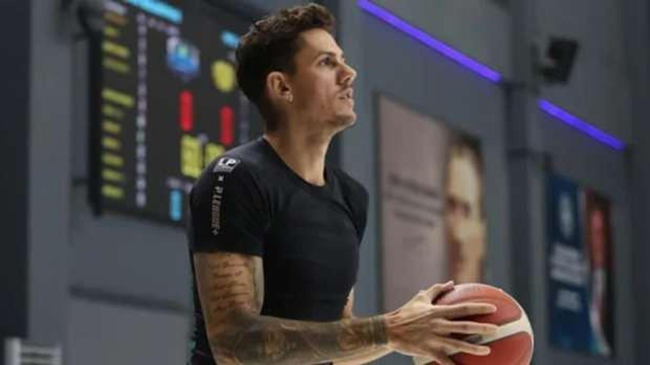 Eski milli basketbolcu İlkan Karaman'a &ccedil;arpan s&uuml;r&uuml;c&uuml; hakkında yakalama kararı