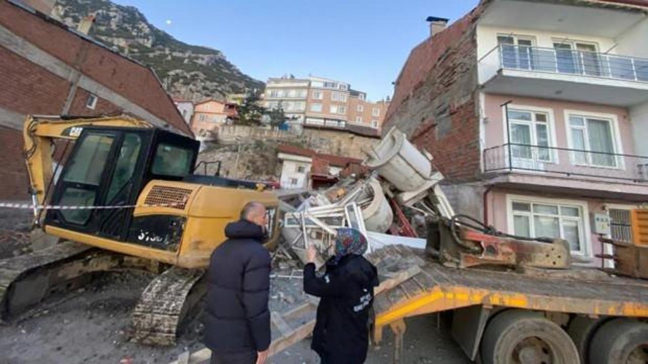 Isparta'da faciadan d&ouml;n&uuml;ld&uuml;: 2 katlı bina &ccedil;&ouml;kt&uuml;!