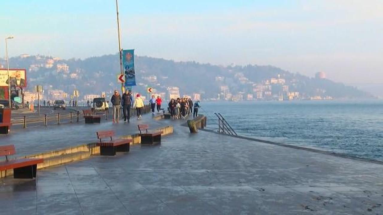 İstanbul g&uuml;ne sisle uyandı