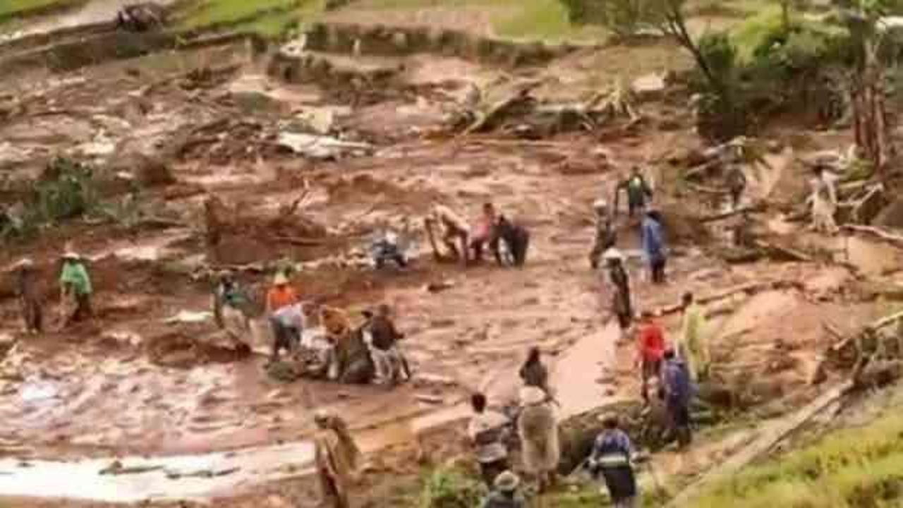 Endonezya'da toprak kayması: 16 &ouml;l&uuml;