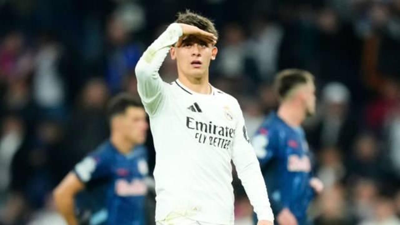 G&uuml;ndem yine Arda G&uuml;ler! "Sa&ccedil;larını yoluyor"