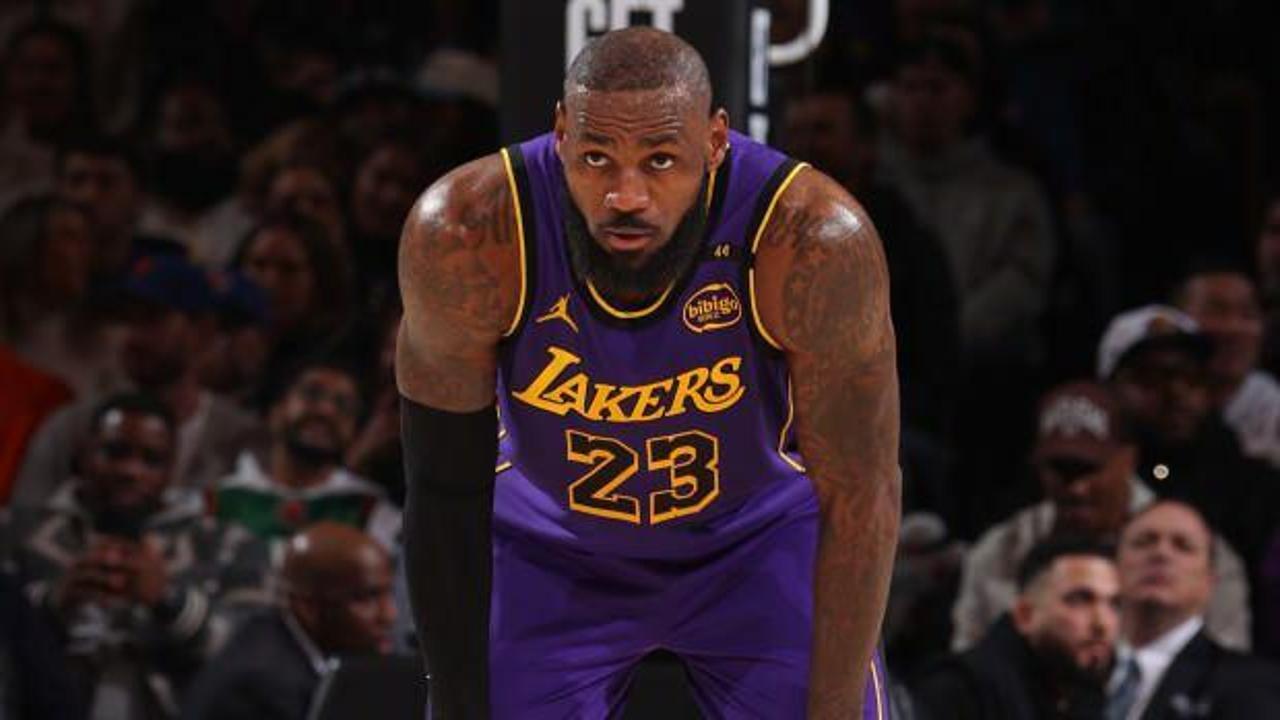 40'lık LeBron James NBA tarihine ge&ccedil;ti