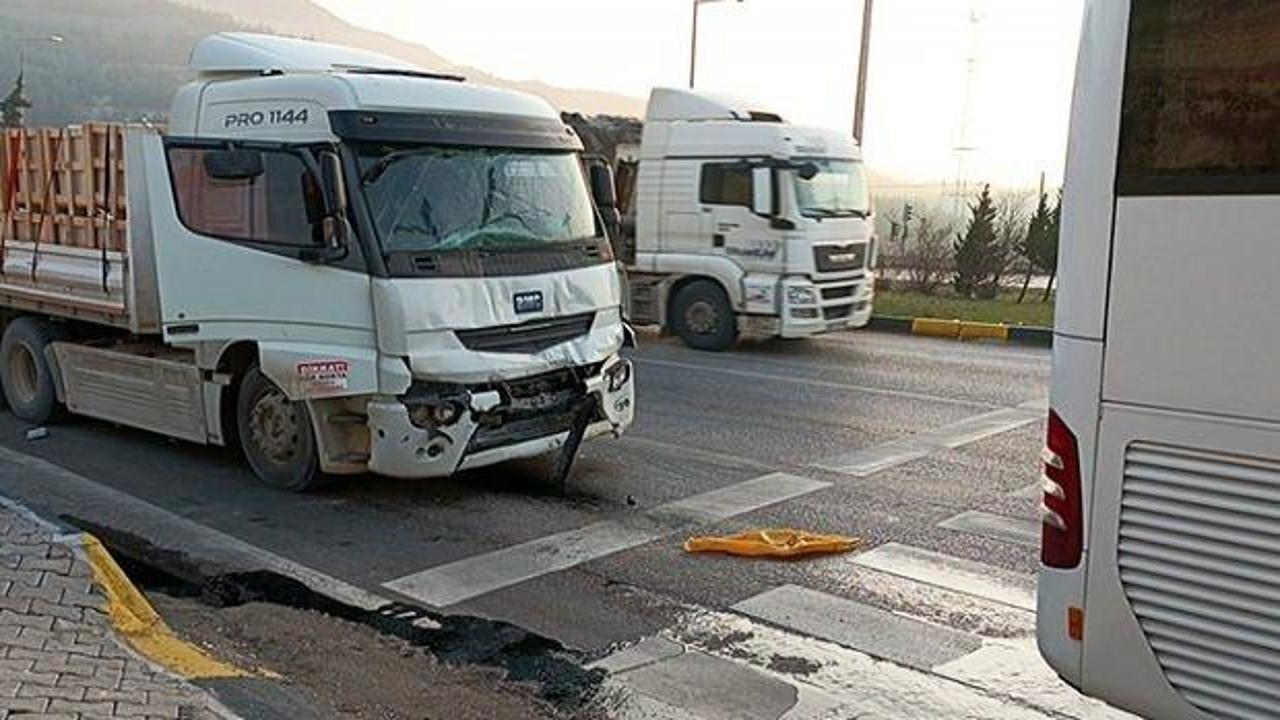 Burdur&rsquo;da tır, personel servisine &ccedil;arptı! &Ccedil;ok sayıda yaralı var