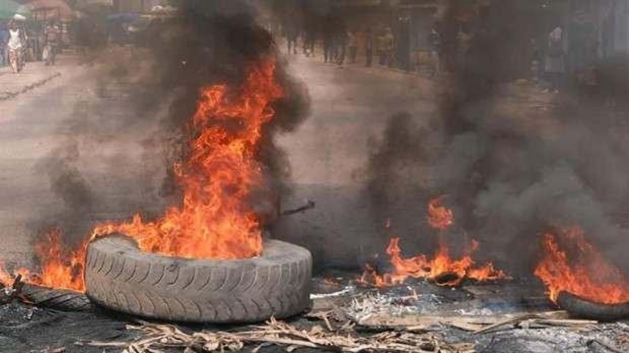 Kongo'da protestocular ayaklandı! B&uuml;y&uuml;kel&ccedil;iliklere saldırdılar