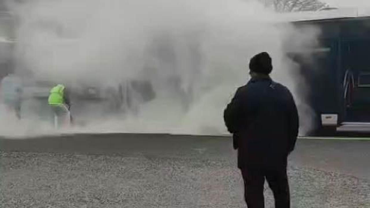 Zincirlikuyu&rsquo;da metrob&uuml;sten dumanlar y&uuml;kseldi