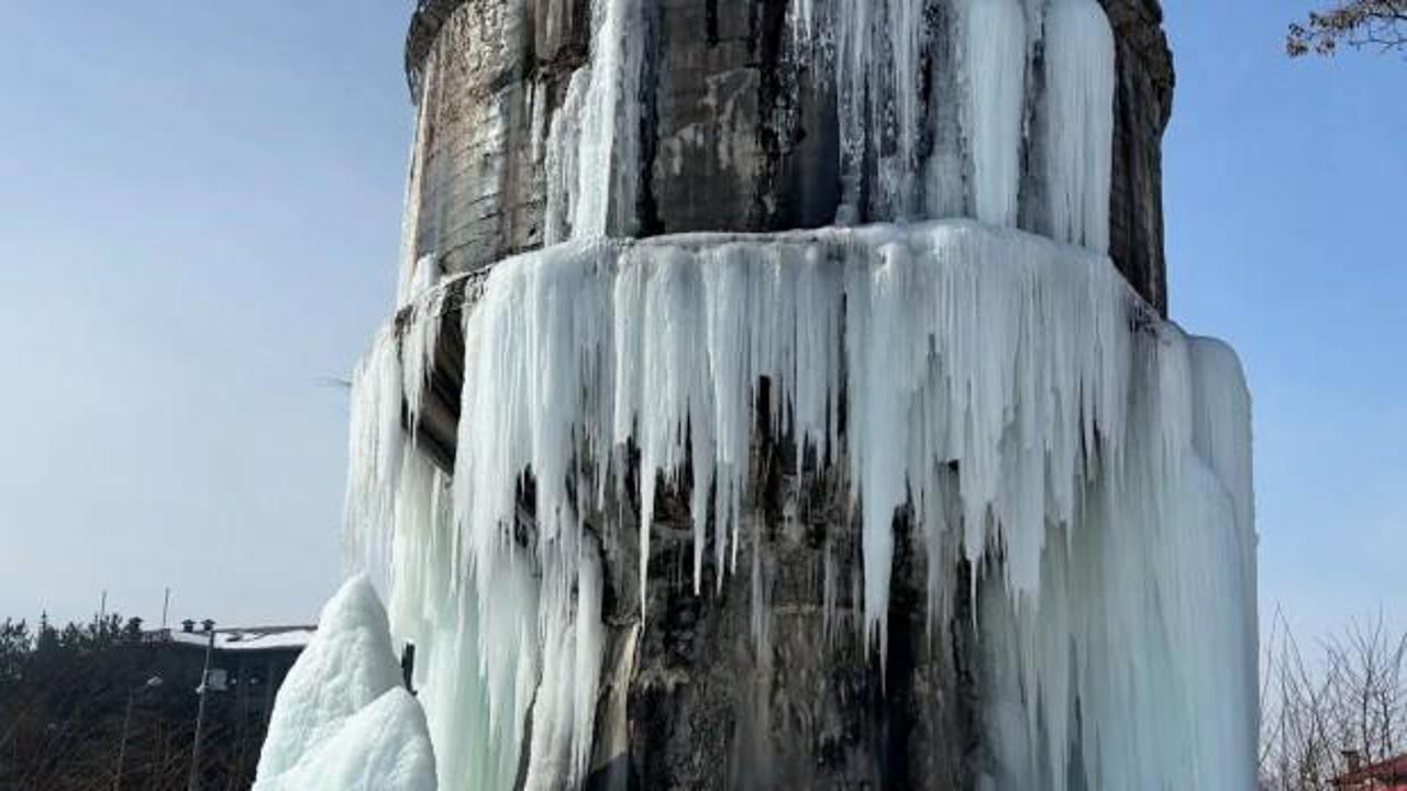 3 ilde etkili olan dondurucu soğukların ardından buzullar oluştu