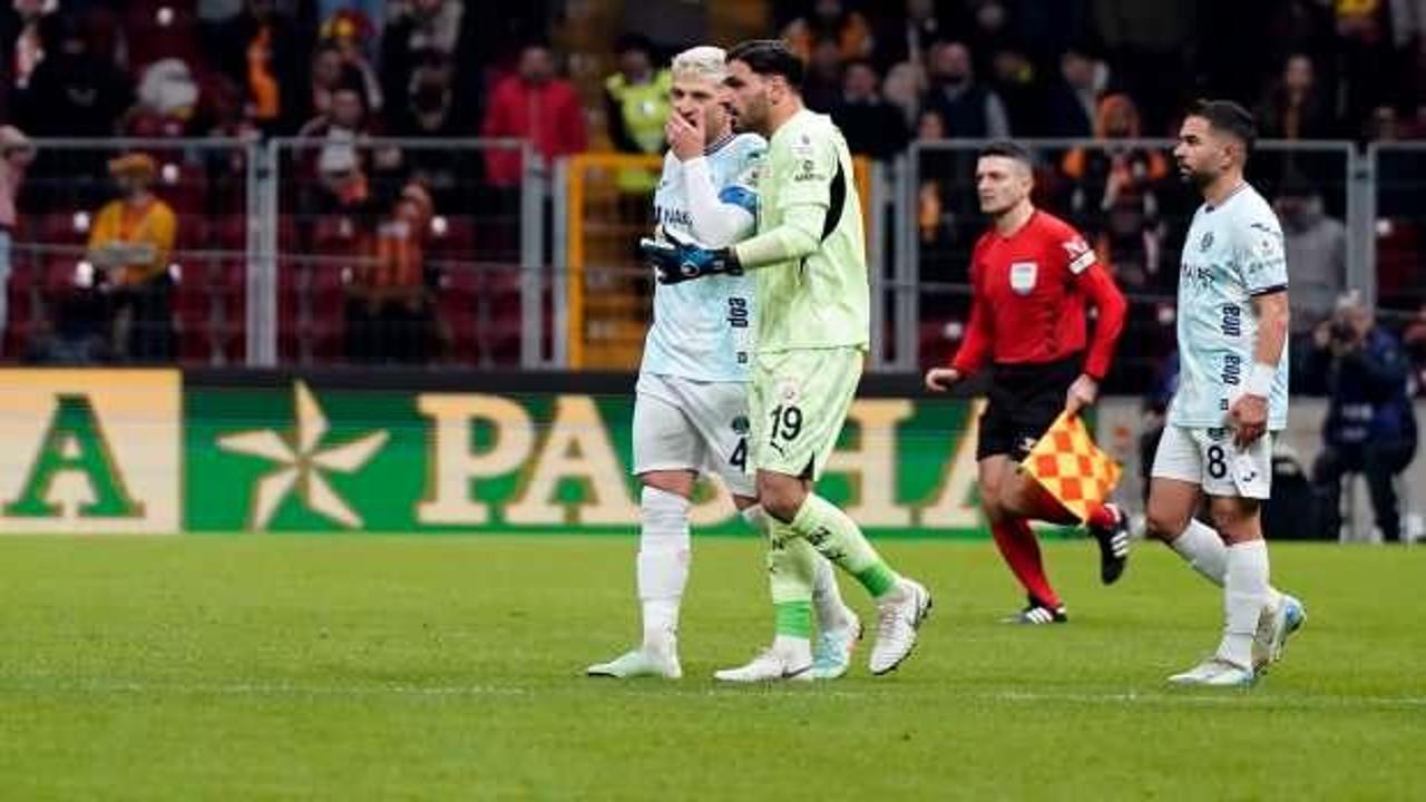 Adana Demir sahadan &ccedil;ekildi! Fenerbah&ccedil;e'den ilk a&ccedil;ıklama