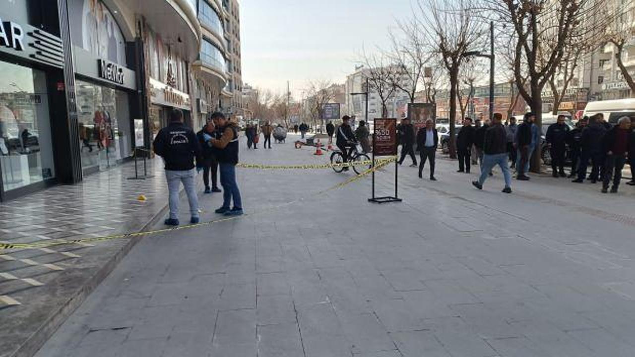 Batman'da feci olay; İş merkezinin 7'nci katından d&uuml;şt&uuml;!