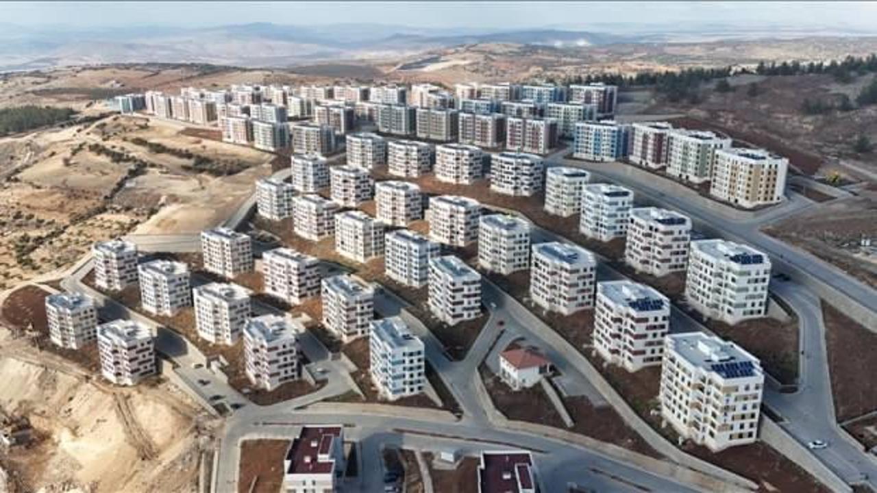 Deprem bölgesindeki konut ve iş yerleri hak sahiplerine teslim edilecek