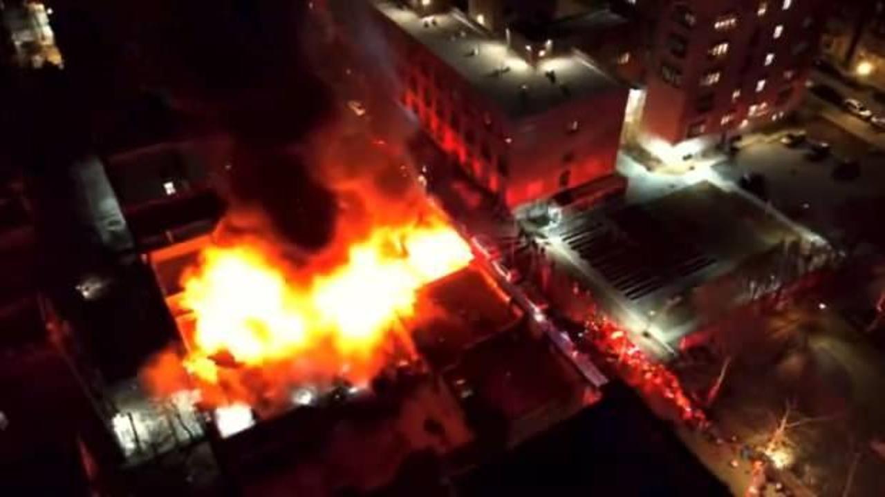 New York&rsquo;taki binada yangın! Apartman alev alev yandı!